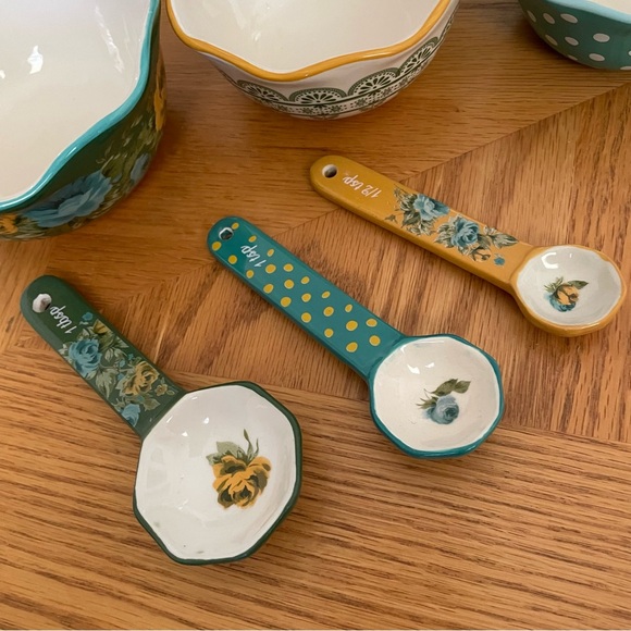 Pioneer Woman Floral Nesting Measuring Bowls and Spoons - Picture 5 of 8